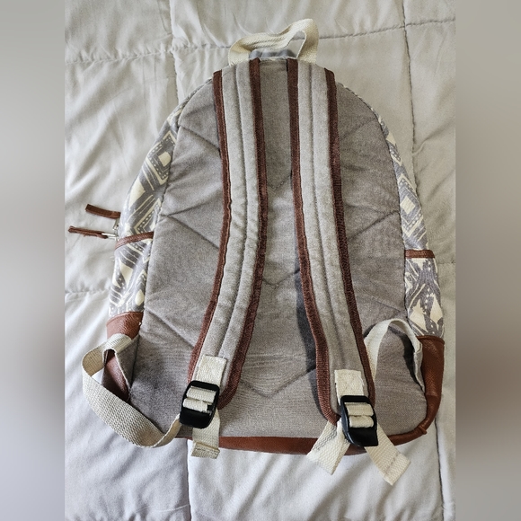 Medium Back Pack - Picture 4 of 4